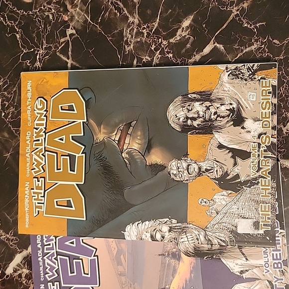 The Walking Dead Comic Book Trade Paperback Lot Volumes 1,2,3,4,5 - Picture 5 of 10